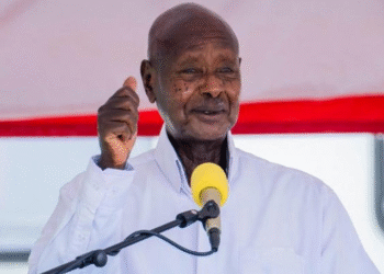 Museveni Disagrees with Mwenda: Lists 9 Points Why Balaalo Must leave Northern Uganda