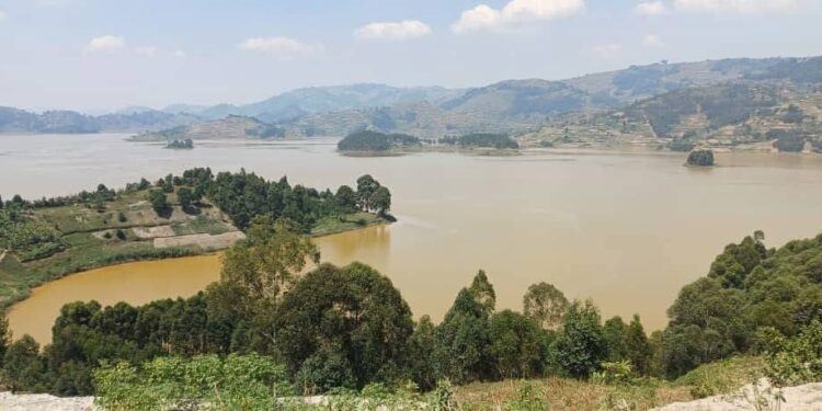 Government speaks out after Lake Bunyonyi water turns Brown, smelly
